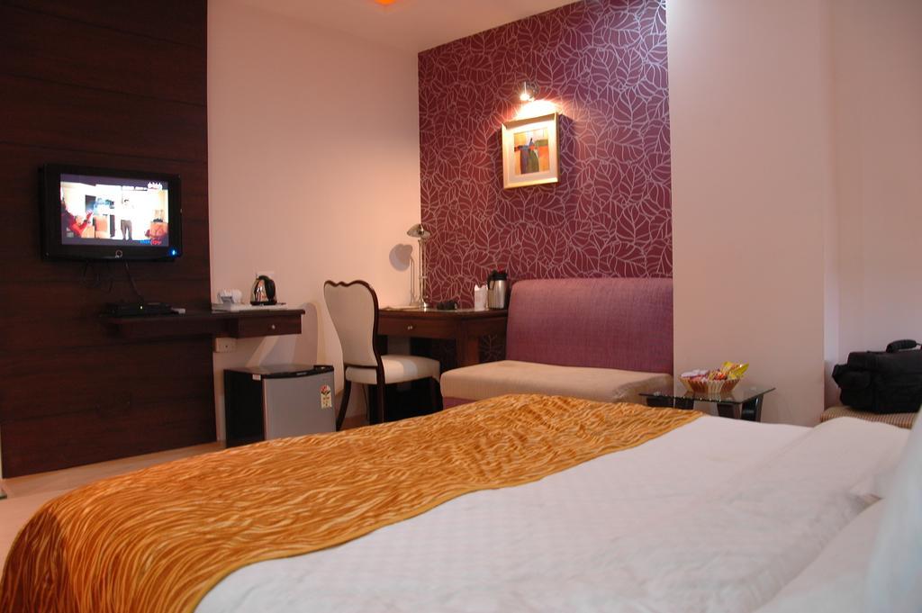 Hotel Palmdale Zirakpur Dış mekan fotoğraf