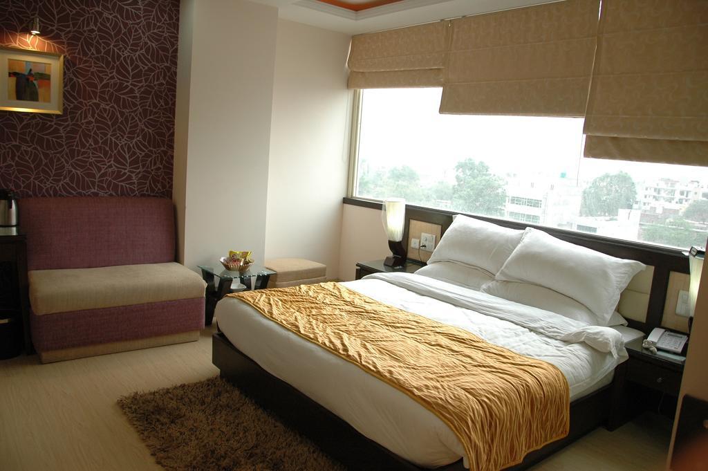 Hotel Palmdale Zirakpur Oda fotoğraf